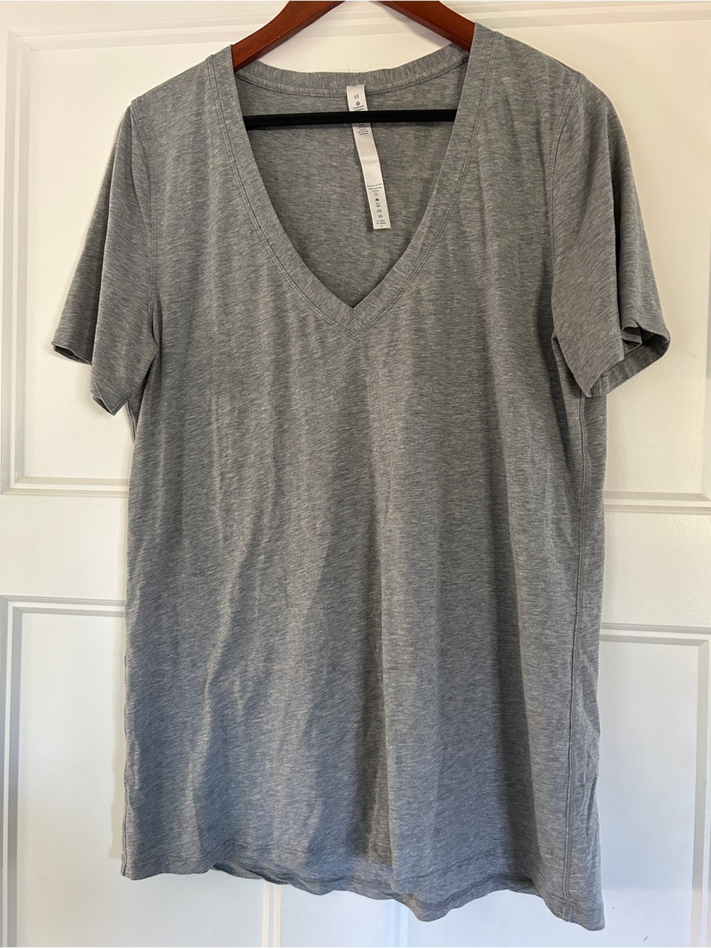 lululemon athletica Gray V-Neck Short Sleeve Tee